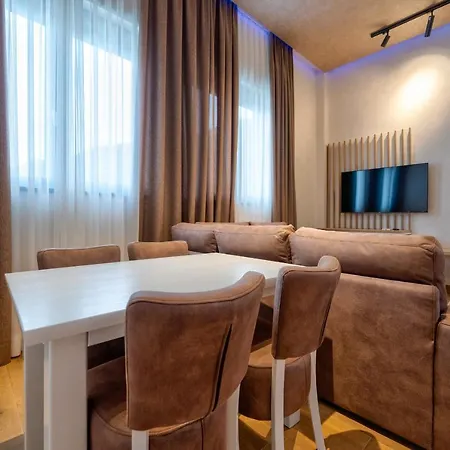 Aria Hotel 3*