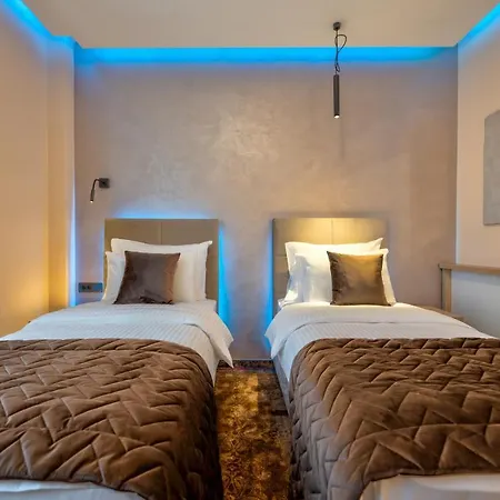 Aria Hotel 3*