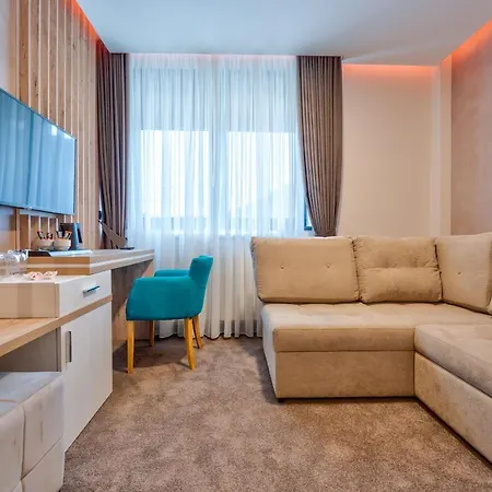 Aria Hotel 3*